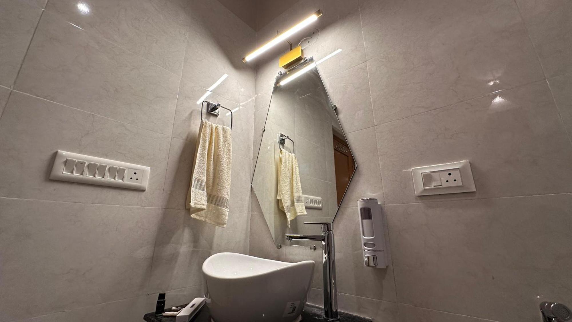 Hotel The Lumi à Bīr Extérieur photo